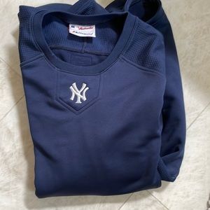 NY Yankees sweatshirt